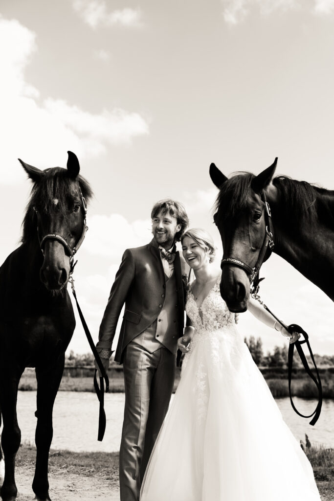 paarden fotoshoot bruiloft sanne en sem door trouwfotograaf vivian driesen
