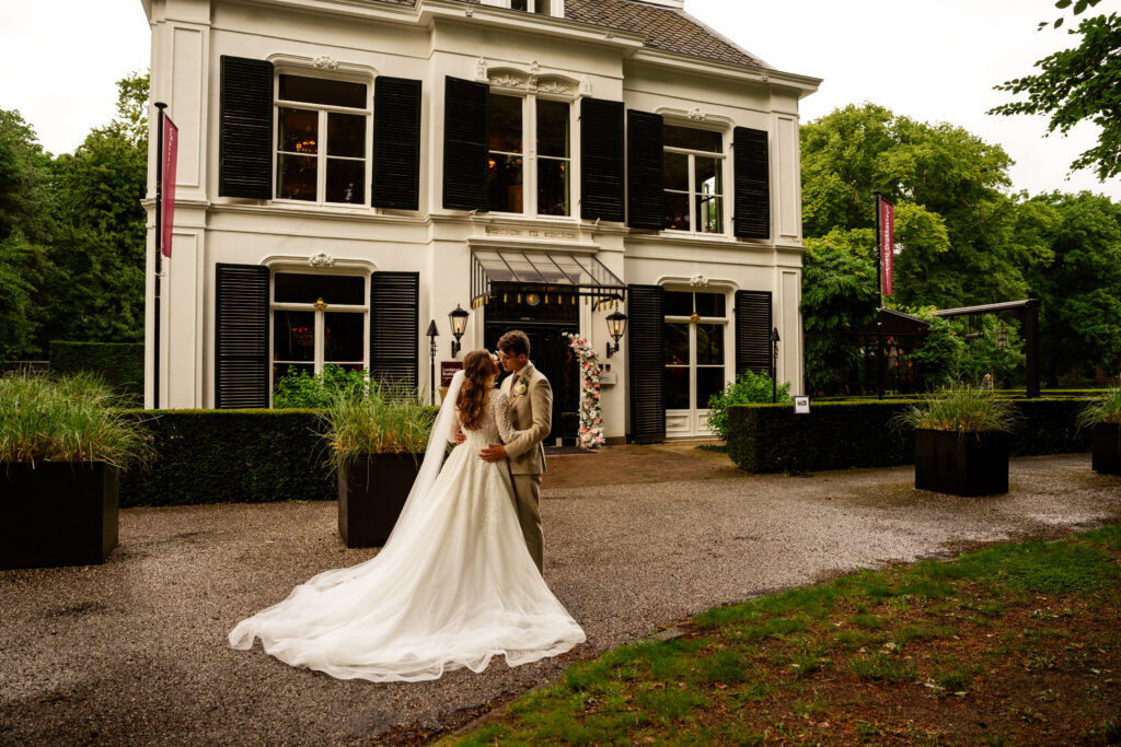 Trouwfotografie bij Landgoed Brakkesteyn door bruidsfotograaf Vivian Driesen