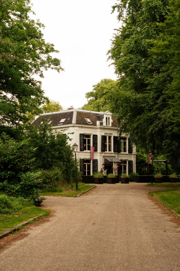 Bruidsfotografie Oranjerie Sandenberg & Landgoed Brakkesteyn door bruidsfotograaf Vivian Driesen