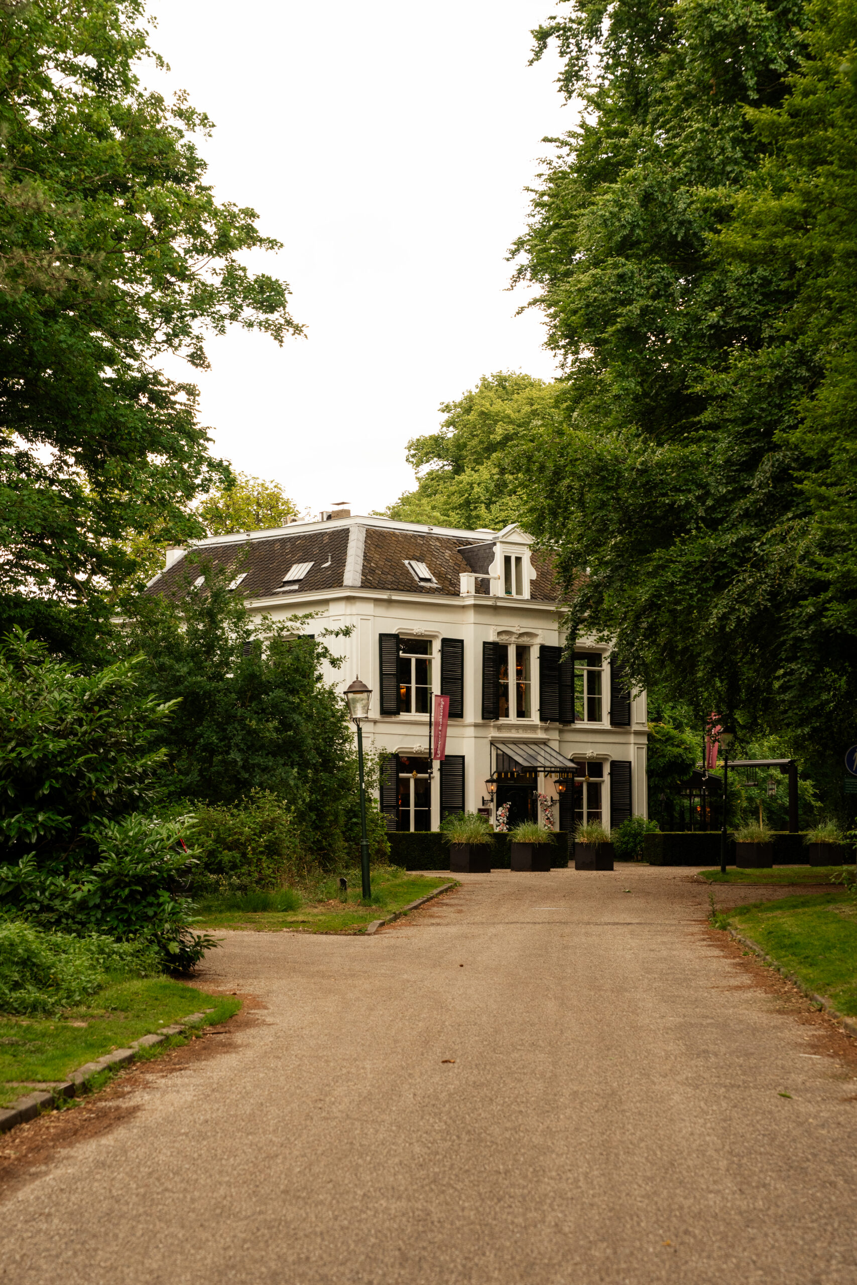 Bruidsfotografie Oranjerie Sandenberg & Landgoed Brakkesteyn door bruidsfotograaf Vivian Driesen